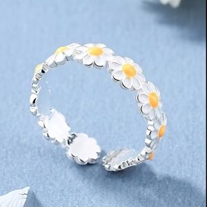 White Daisy Ring